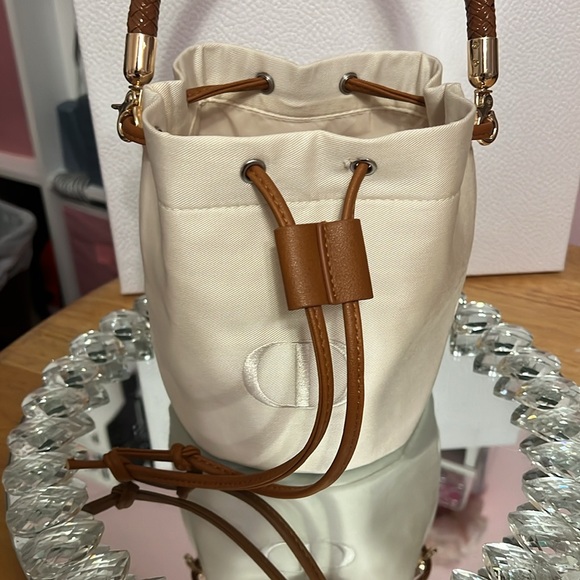 Dior Bucket Bag - Picture 5 of 11